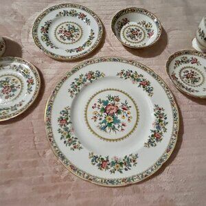 Coalport Ming Rose (4) Place Settings w/ (8) Pieces in Each Setting